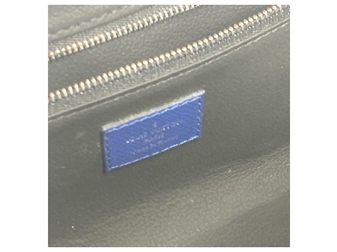 Poche de toalete Louis Vuitton Taiga Rama Azul - vista 12