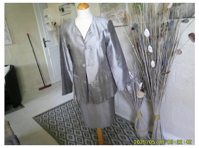 Autre Marque Anne Weybum Conjunto de Blazer e Saia de Seda Cinza - vista 4