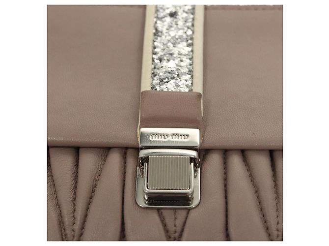 Borsa a spalla in pelle matelassé Miu Miu con catena rosa Auth 119144 - vista 18