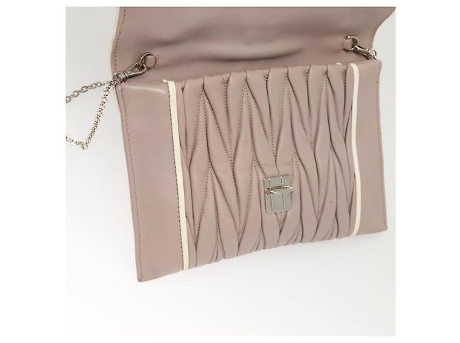 Borsa a spalla in pelle matelassé Miu Miu con catena rosa Auth 119144 - vista 19