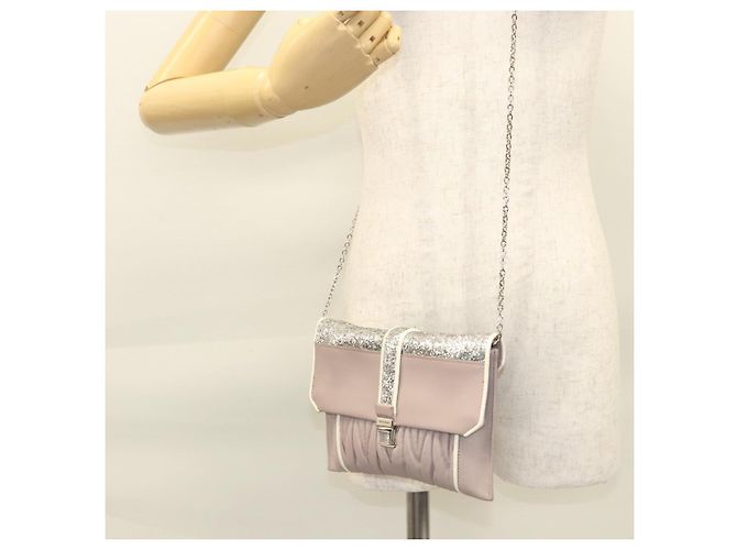 Borsa a spalla in pelle matelassé Miu Miu con catena rosa Auth 119144 - vista 23