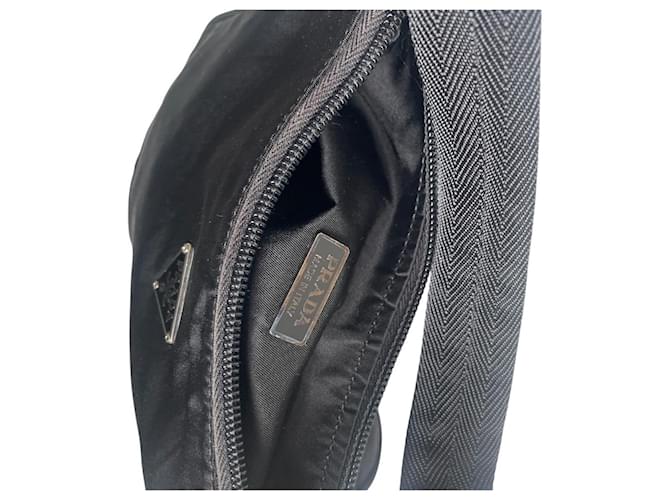 Borsa Prada nera in Re-Nylon Nero - vista 4