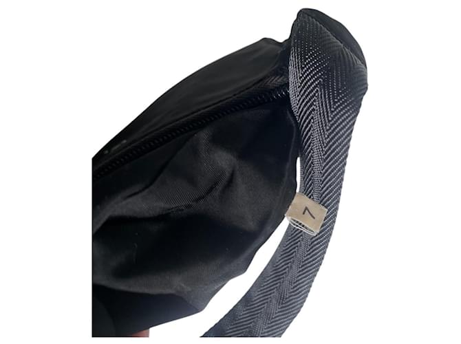 Borsa Prada nera in Re-Nylon Nero - vista 5
