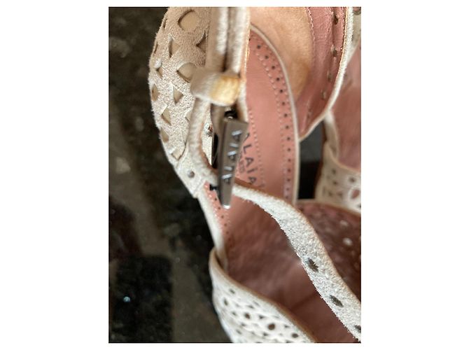 Décolleté Peep Toe Alaïa Beige in Pelle di Cervo Traforata - vista 8