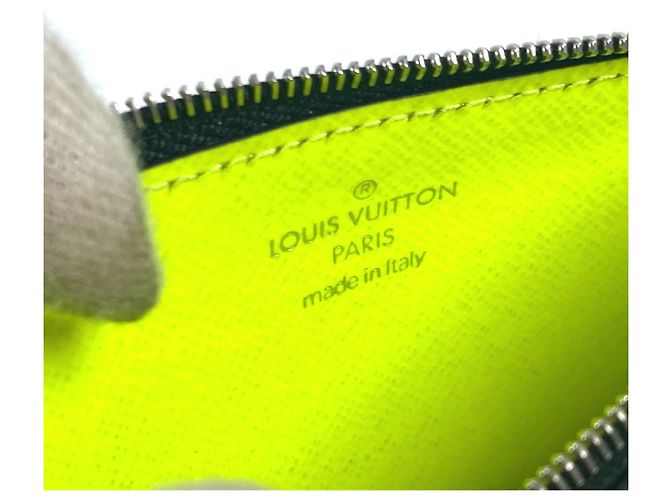 Visitenkartenetui Louis Vuitton Taiga Gelb - Ansicht 7