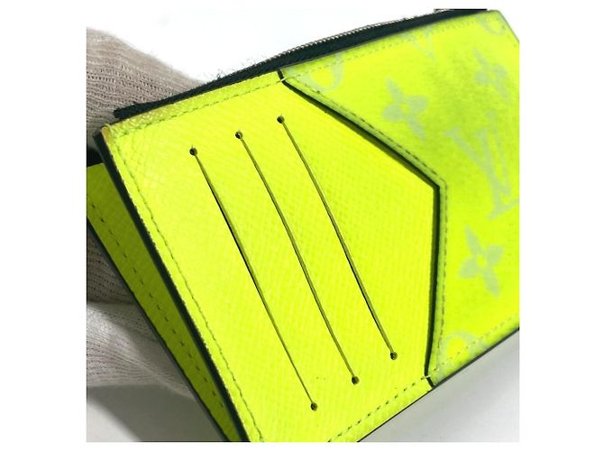 Visitenkartenetui Louis Vuitton Taiga Gelb - Ansicht 8