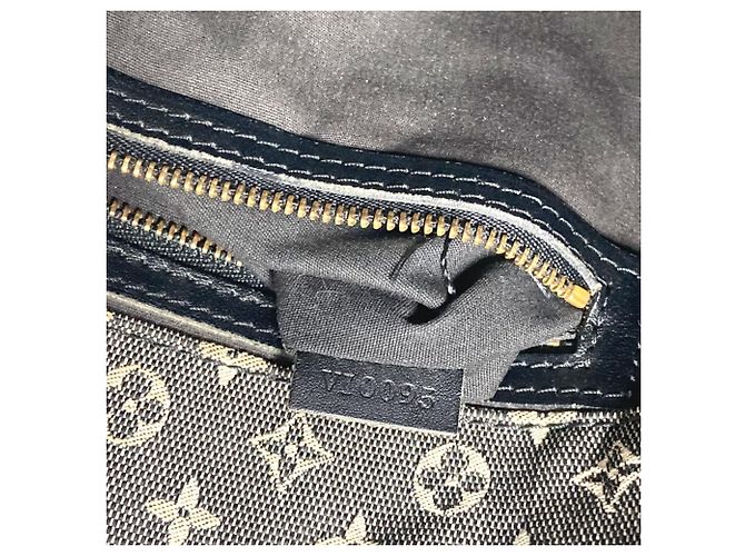 Borsa a spalla Louis Vuitton Monogram Mini Busas Marie Kate Blu navy - vista 16