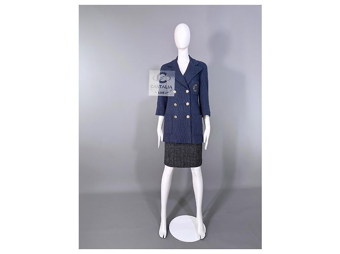 Chanel Navy Tweed Jacke mit ikonischem CC-Logo-Patch 36 FR Marineblau - Ansicht 2