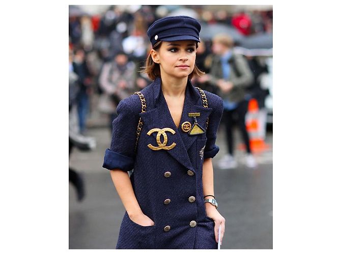 Chanel Navy Tweed Jacke mit ikonischem CC-Logo-Patch 36 FR Marineblau - Ansicht 4