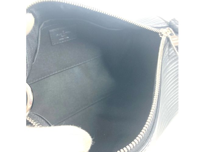 Borsa a tracolla PM Epi XL Soft Polochon Louis Vuitton Nero - vista 10