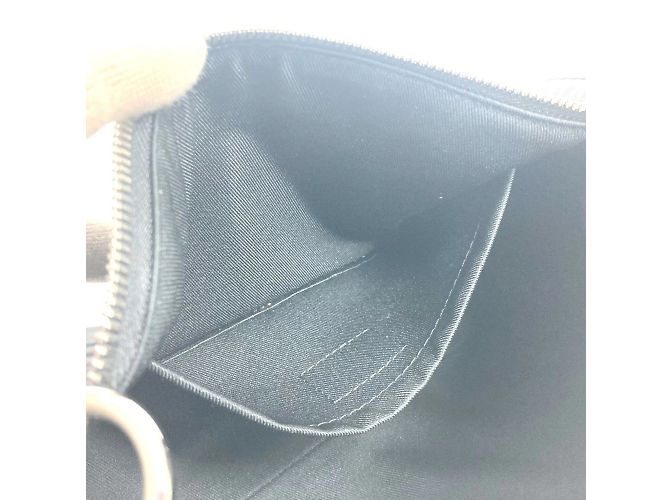 Borsa a tracolla PM Epi XL Soft Polochon Louis Vuitton Nero - vista 13