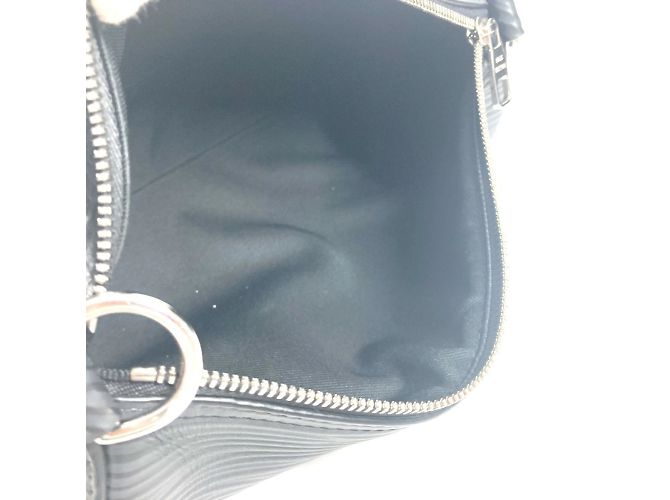 Borsa a tracolla PM Epi XL Soft Polochon Louis Vuitton Nero - vista 14