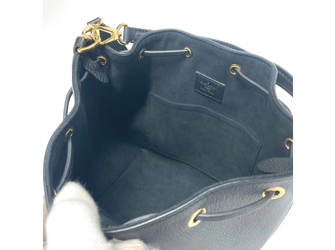 Borsa a secchiello con cordino Lock Me Bucket NV di Louis Vuitton Nero - vista 12