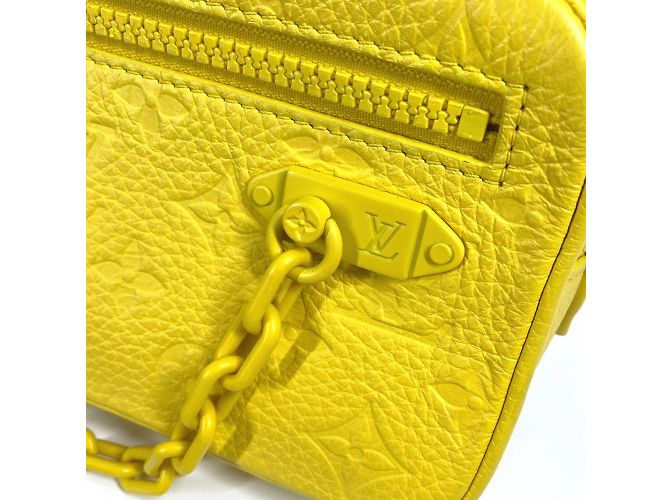 Pochette Volga en Monogram Empreinte de Louis Vuitton Jaune - vue 11