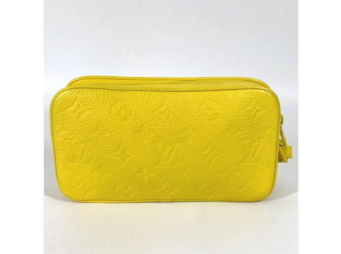 Pochette Volga en Monogram Empreinte de Louis Vuitton Jaune - vue 2