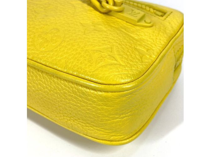 Pochette Volga en Monogram Empreinte de Louis Vuitton Jaune - vue 5