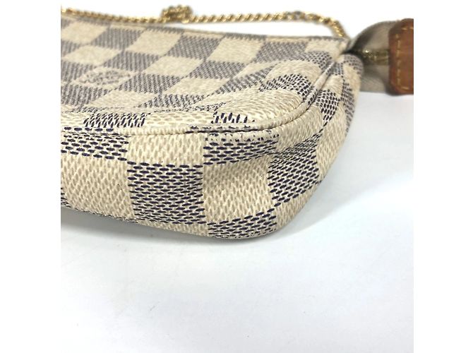 Mini Pochette Accessoires Damier Azur di Louis Vuitton Bianco - vista 8