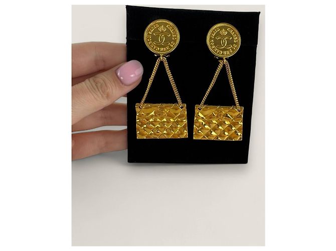 Orecchini vintage classici Chanel D'oro Gold hardware - vista 11