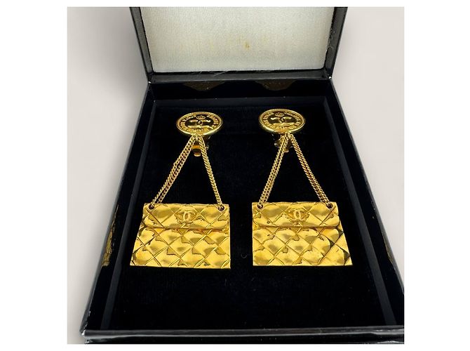 Orecchini vintage classici Chanel D'oro Gold hardware - vista 4