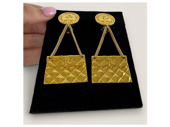 Orecchini vintage classici Chanel D'oro Gold hardware - vista 5