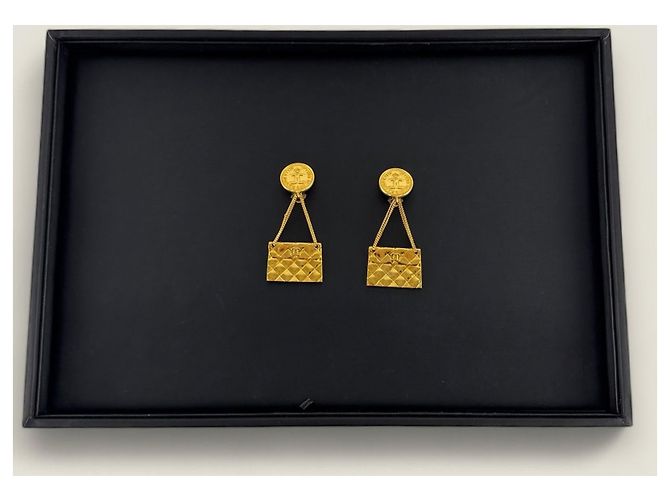 Orecchini vintage classici Chanel D'oro Gold hardware - vista 6