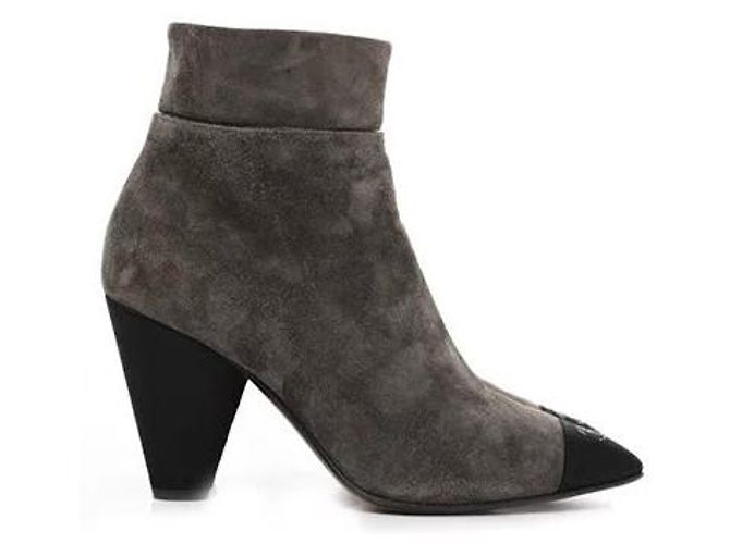 Botines de tacón Chanel en ante gris - vista 2