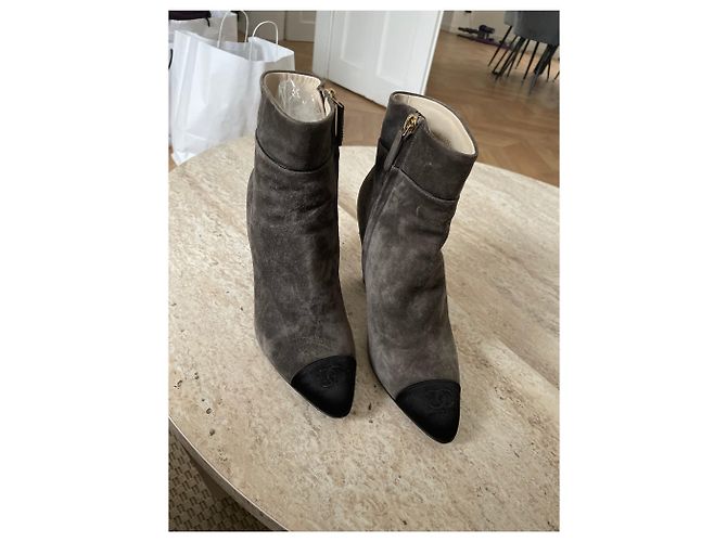 Botines de tacón Chanel en ante gris - vista 7