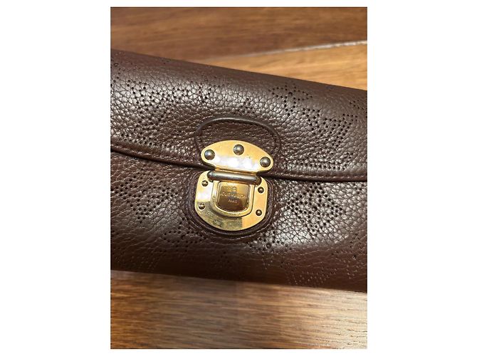 Carteira Mahina Amelia Louis Vuitton em couro marrom - vista 11