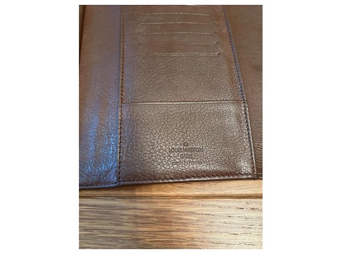 Carteira Mahina Amelia Louis Vuitton em couro marrom - vista 7