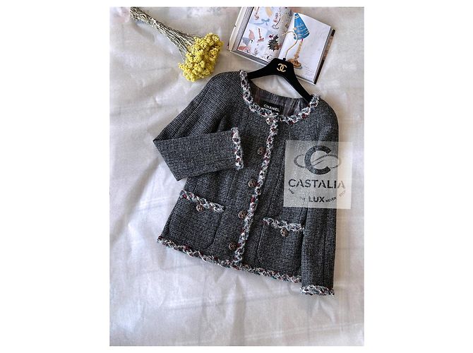 Chaqueta de tweed gris con botones Gripoix CC de Chanel París Edimburgo - vista 3