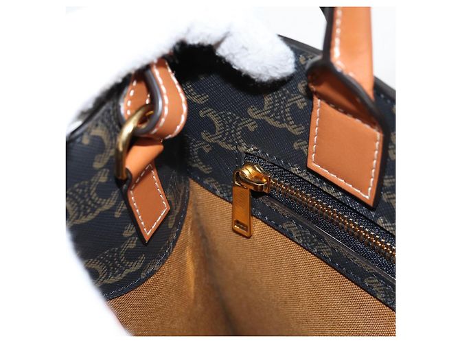 Céline CELINE Triomphe Borsa Tote Verticale in PVC Pelle Nera Oro Auth nb490M Nero D'oro - vista 22