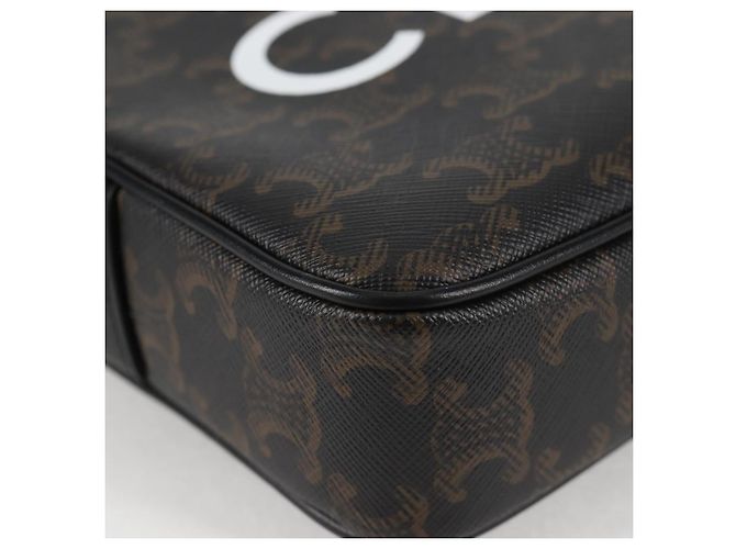 Céline Borsa a Spalla CELINE Triomphe in Pelle PVC Nera e Oro Auth nb463M Nero D'oro - vista 11