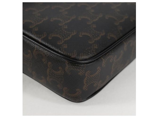 Céline Borsa a Spalla CELINE Triomphe in Pelle PVC Nera e Oro Auth nb463M Nero D'oro - vista 13