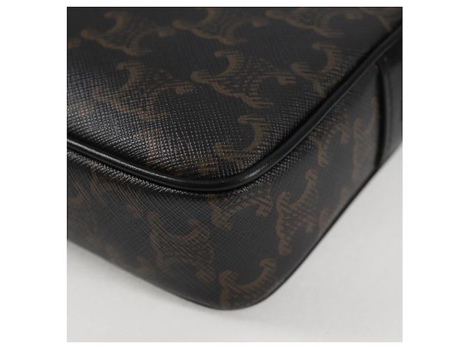 Céline Borsa a Spalla CELINE Triomphe in Pelle PVC Nera e Oro Auth nb463M Nero D'oro - vista 14