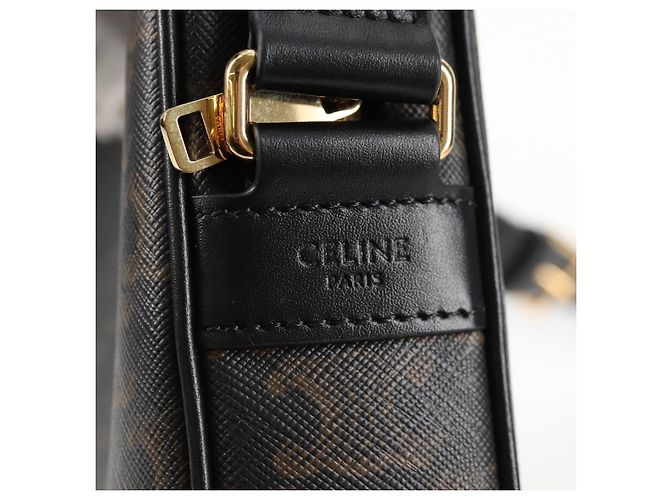 Céline Borsa a Spalla CELINE Triomphe in Pelle PVC Nera e Oro Auth nb463M Nero D'oro - vista 15