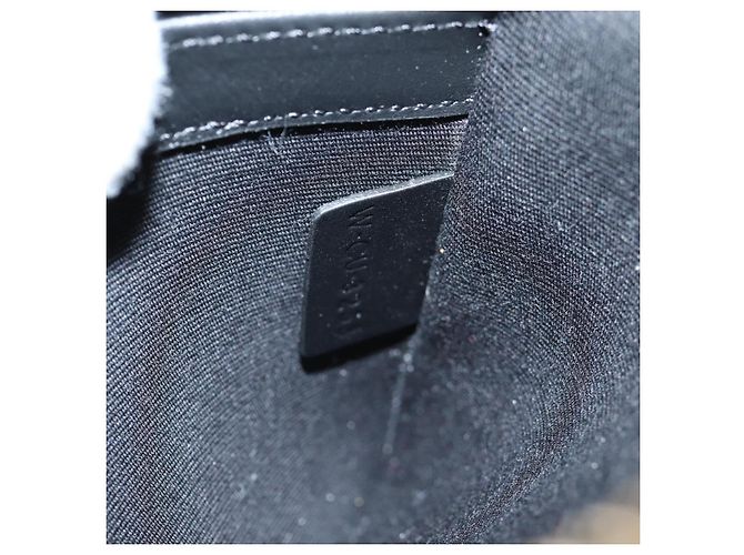 Céline Borsa a Spalla CELINE Triomphe in Pelle PVC Nera e Oro Auth nb463M Nero D'oro - vista 22
