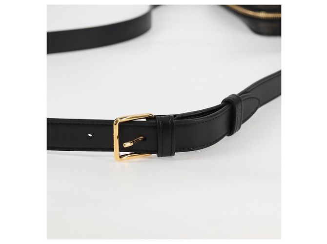 Céline Borsa a Spalla CELINE Triomphe in Pelle PVC Nera e Oro Auth nb463M Nero D'oro - vista 8