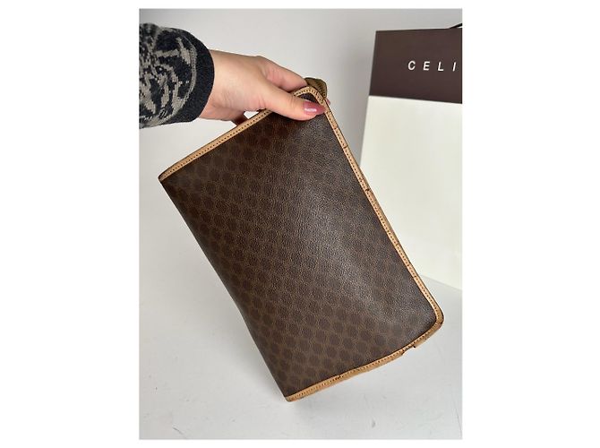 Céline Clutch in pelle monogramma Celine Paris vintage marrone - vista 8
