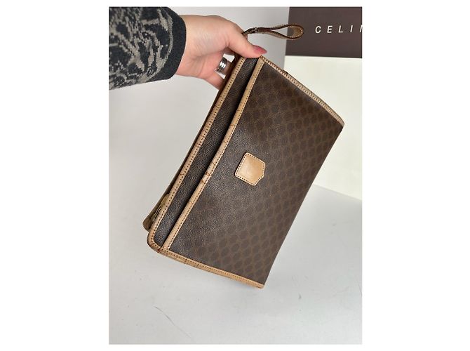 Céline Clutch in pelle monogramma Celine Paris vintage marrone - vista 9