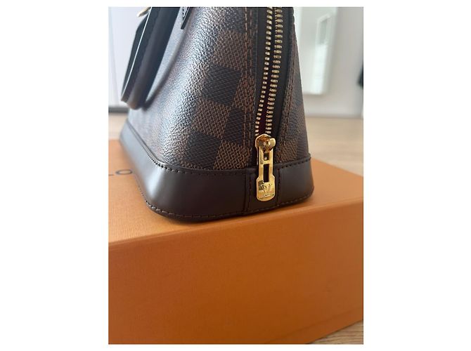 Borsa a mano Louis Vuitton Alma BB in pelle marrone - vista 4