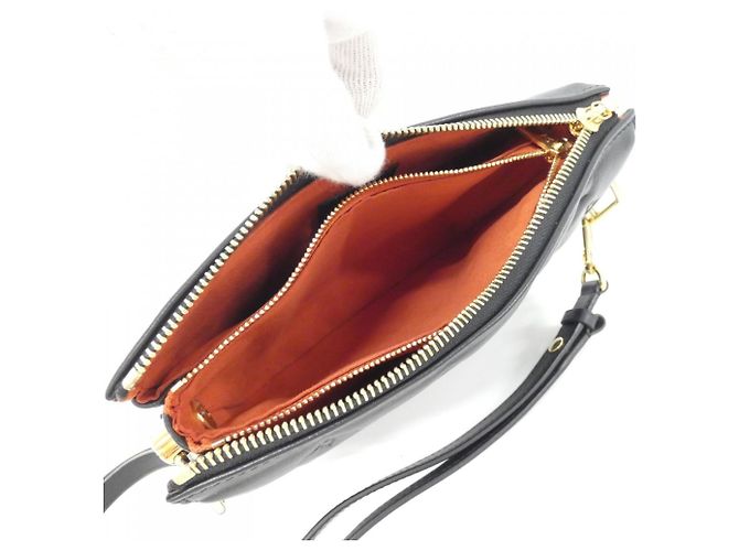 Borsa a Spalla Louis Vuitton Coussin BB M20574 Nero - vista 5