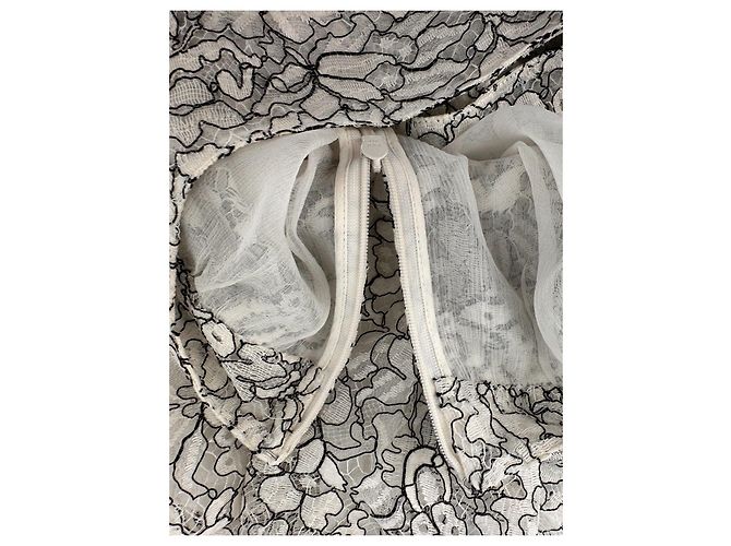 Chanel top semi-trasparente in pizzo bianco e nero Bianco sporco Silver hardware - vista 9