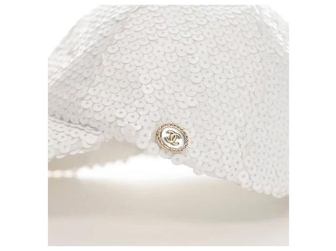 Chanel Cap mit weißen Pailletten - Ansicht 3