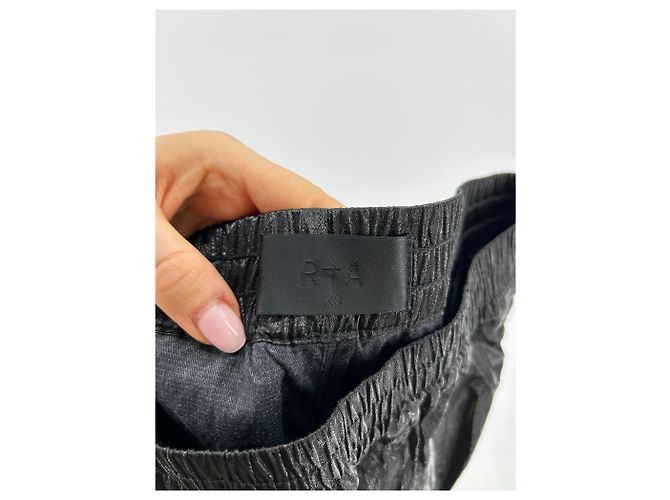 Pantalones de chándal negros efecto vinilo RTA - vista 3