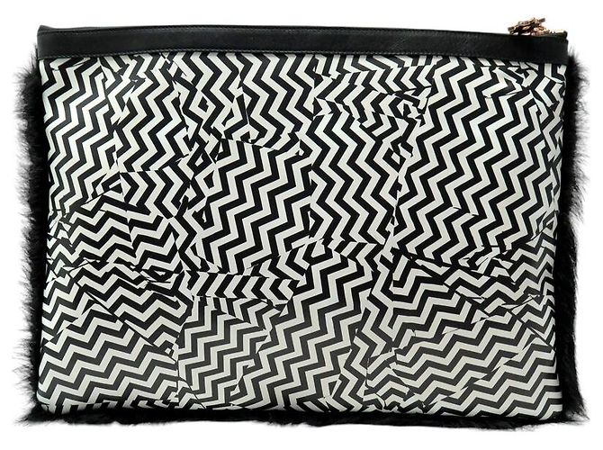 NUEVO BOLSO DE MANO CLUTCH KENZO EN CHEVRÓN ZIG ZAG DE CUERO NEGRO Y BLANCO CON PELO - vista 2