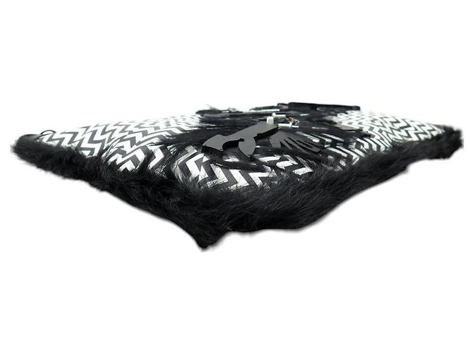 NUEVO BOLSO DE MANO CLUTCH KENZO EN CHEVRÓN ZIG ZAG DE CUERO NEGRO Y BLANCO CON PELO - vista 3