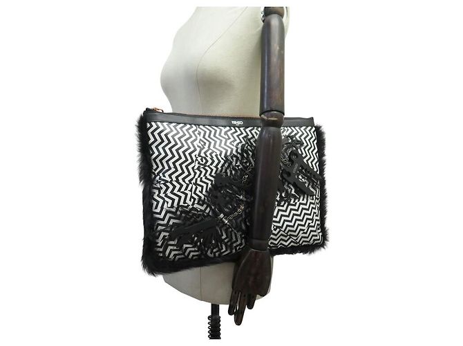 NUEVO BOLSO DE MANO CLUTCH KENZO EN CHEVRÓN ZIG ZAG DE CUERO NEGRO Y BLANCO CON PELO - vista 8