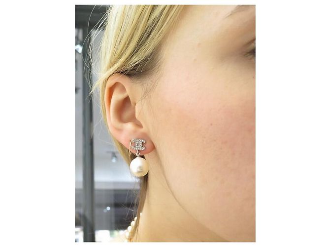 NUOVE ORECCHINI CHANEL A36138 LOGO CC PERLE STRASS Argento - vista 9