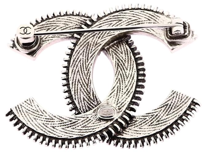 Spilla Chanel Doppia CC Argento - vista 2