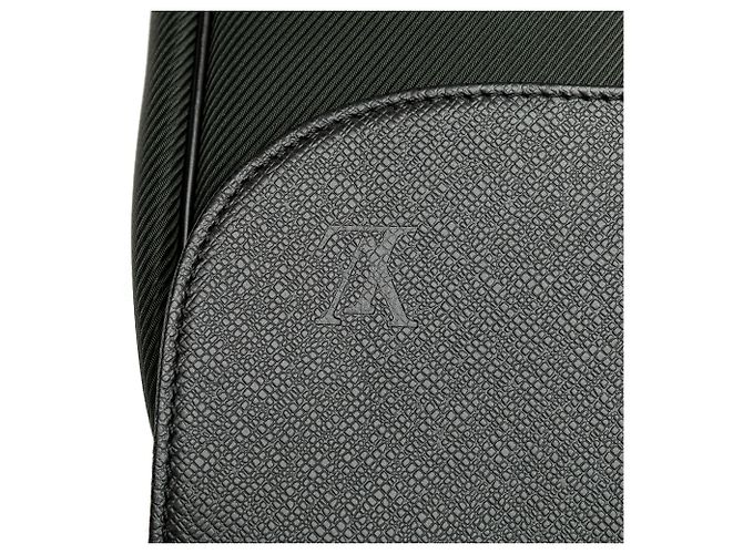 Gibeciere Borsa Gibecière Taiga Nera Louis Vuitton Nero - vista 8